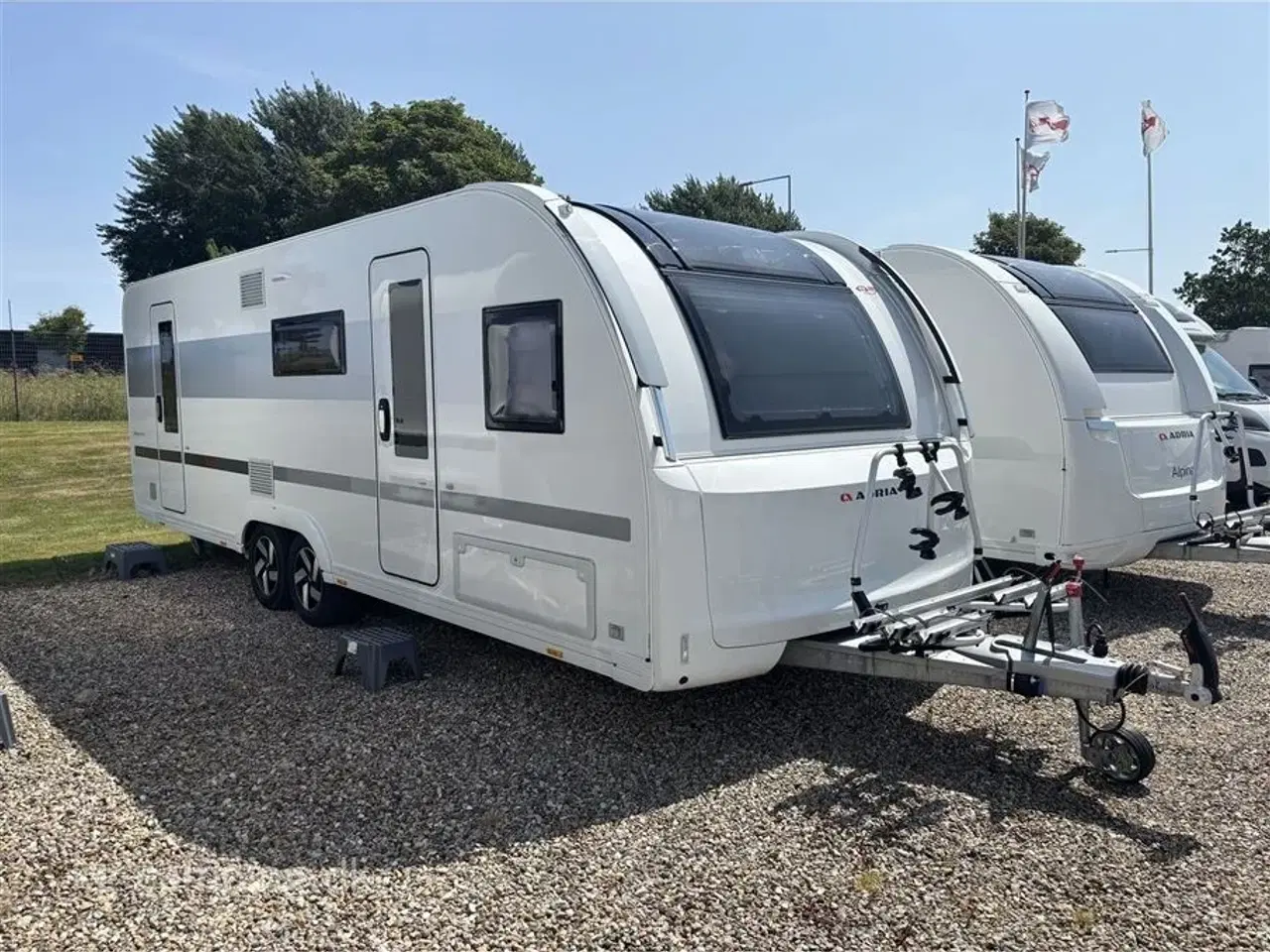 Billede 1 - 2023 - Adria Adora 673 PK Twin   GIV DINE TEENAGERE DERES EGET VÆRELSE I CAMPINGVOGNEN