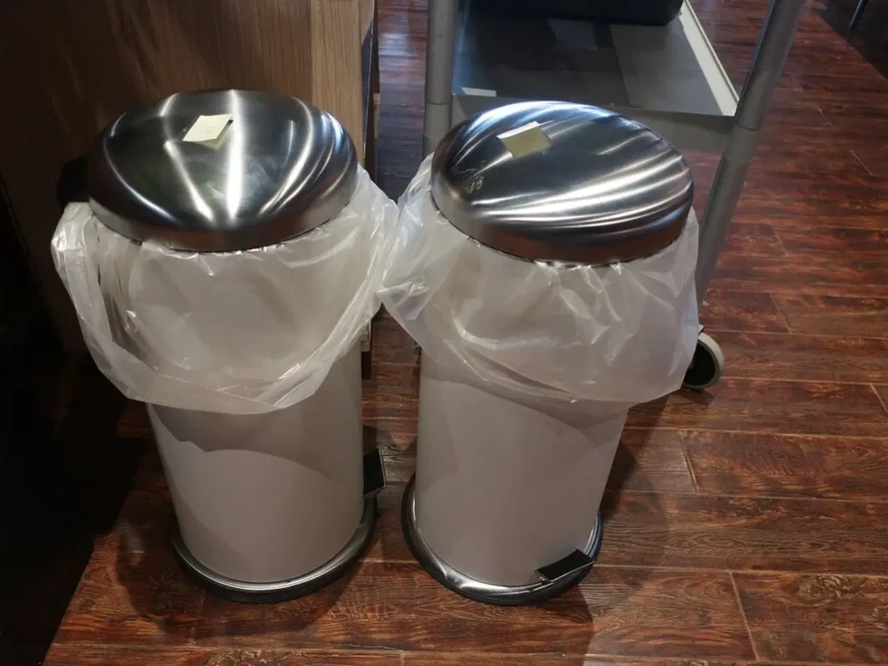 Billede 2 - 2 store pedalspande