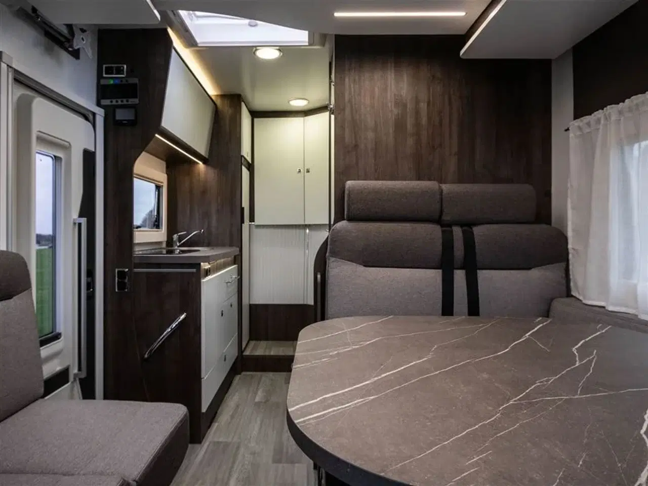 Billede 2 - 2026 - Benimar Tessoro 483