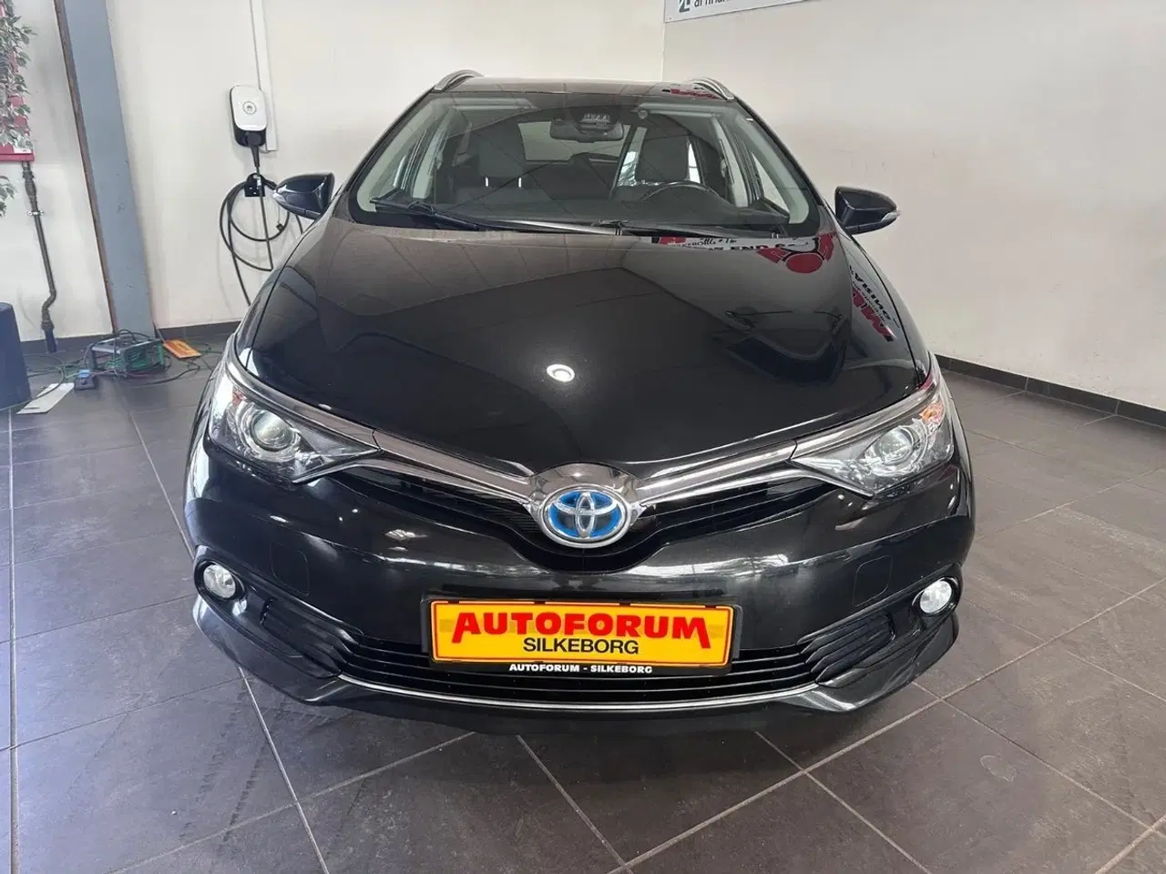 Billede 2 - Toyota Auris 1,8 Hybrid H2 Comfort Touring Sports CVT Van