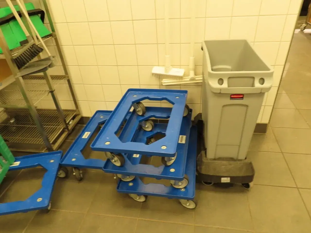 Billede 5 - Reoler, transportvogne ASSORTEREDE MODELLER