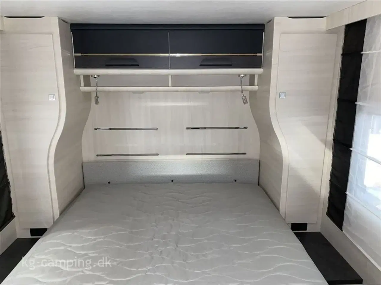 Billede 14 - 2022 - Caravelair Artica 540 PACK VIP   Super velholdt vogn med kompressor køleskab - fritstående seng - Truma Combi 6E