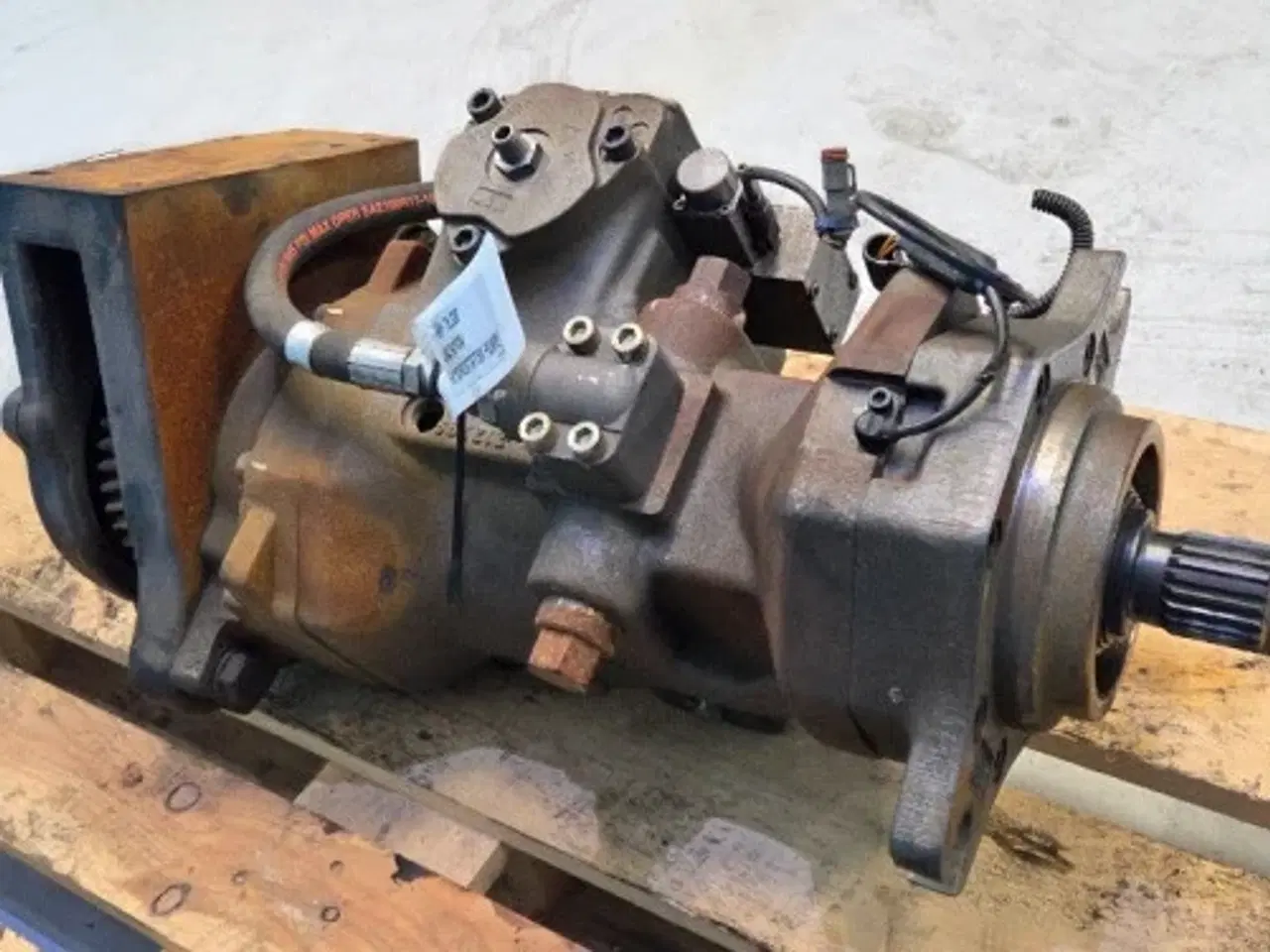 Billede 16 - New Holland T8.320 Hydrostatisk Pumpe 84393724