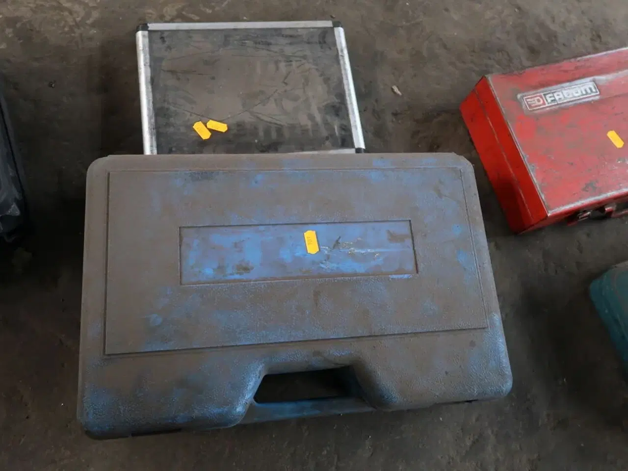 Billede 1 - 2 stk. kasser med specialværktøj