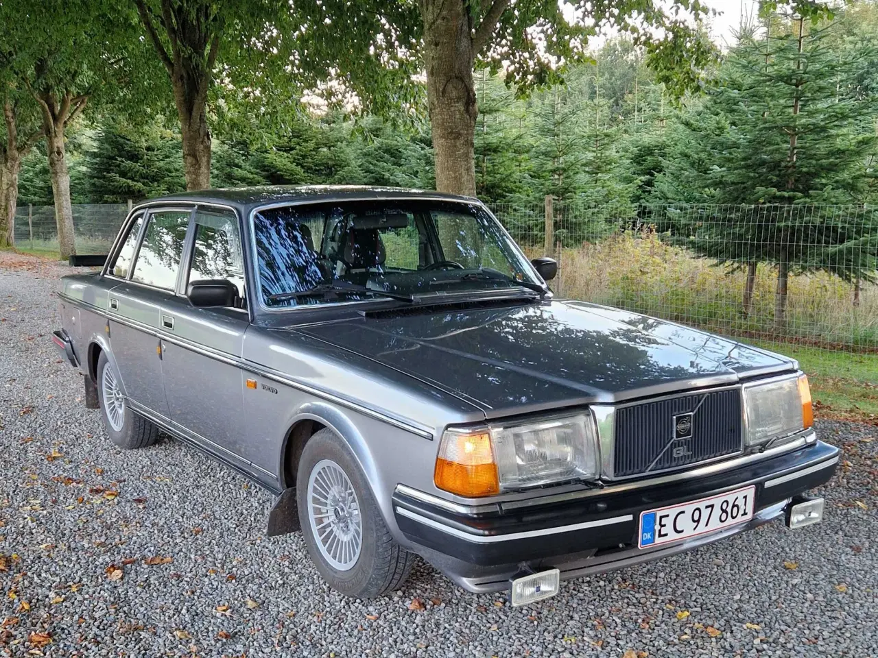 Billede 3 - Volvo 240 GL - topudstyret 