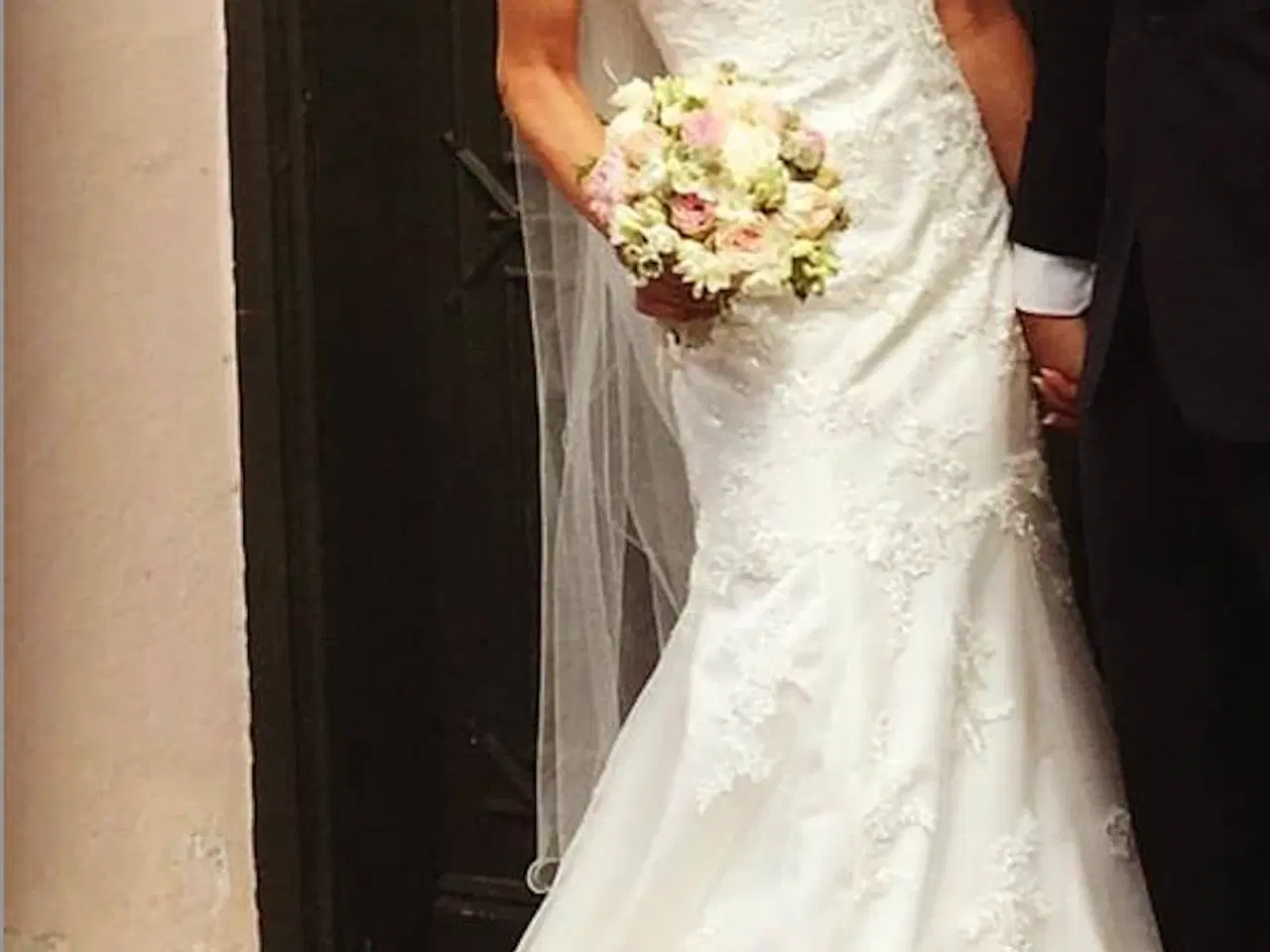 Billede 1 - Smuk brudekjole, slør, lille blonde bluse + sko