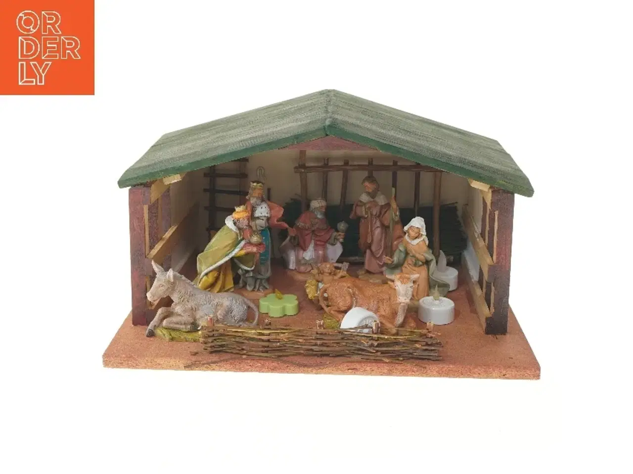 Billede 1 - Julekrybbe med figurer (str. 40x30 cm)