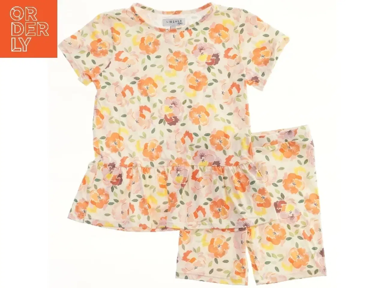 Billede 1 - Bluse og shorts sæt med blomsterprint fra LIBERTÉ Ami (str. 122)