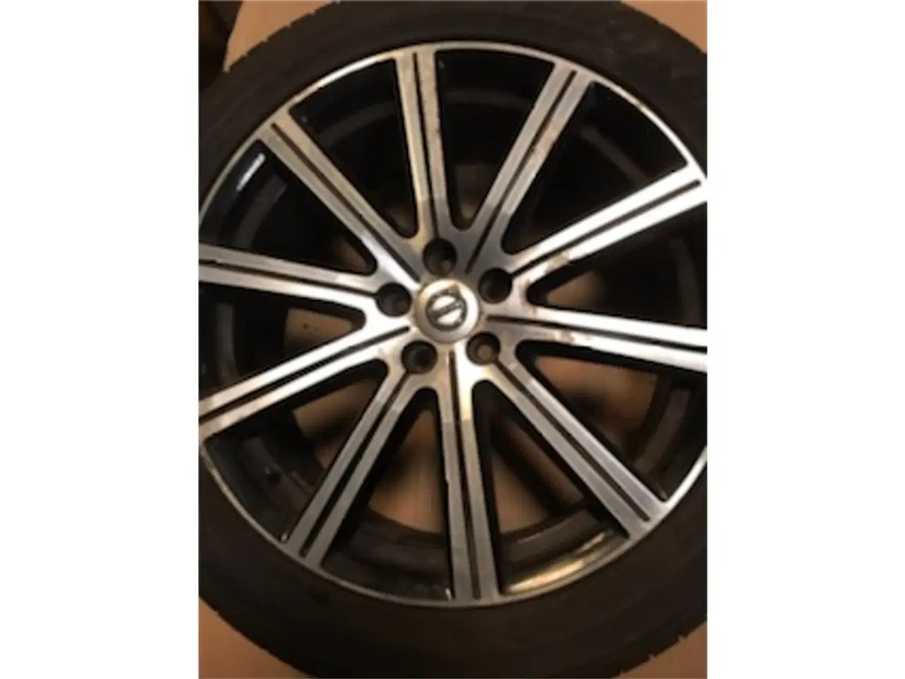 Billede 4 - Originale 4 stk. VOLVO 20x9,5" alu fælge med dæk.