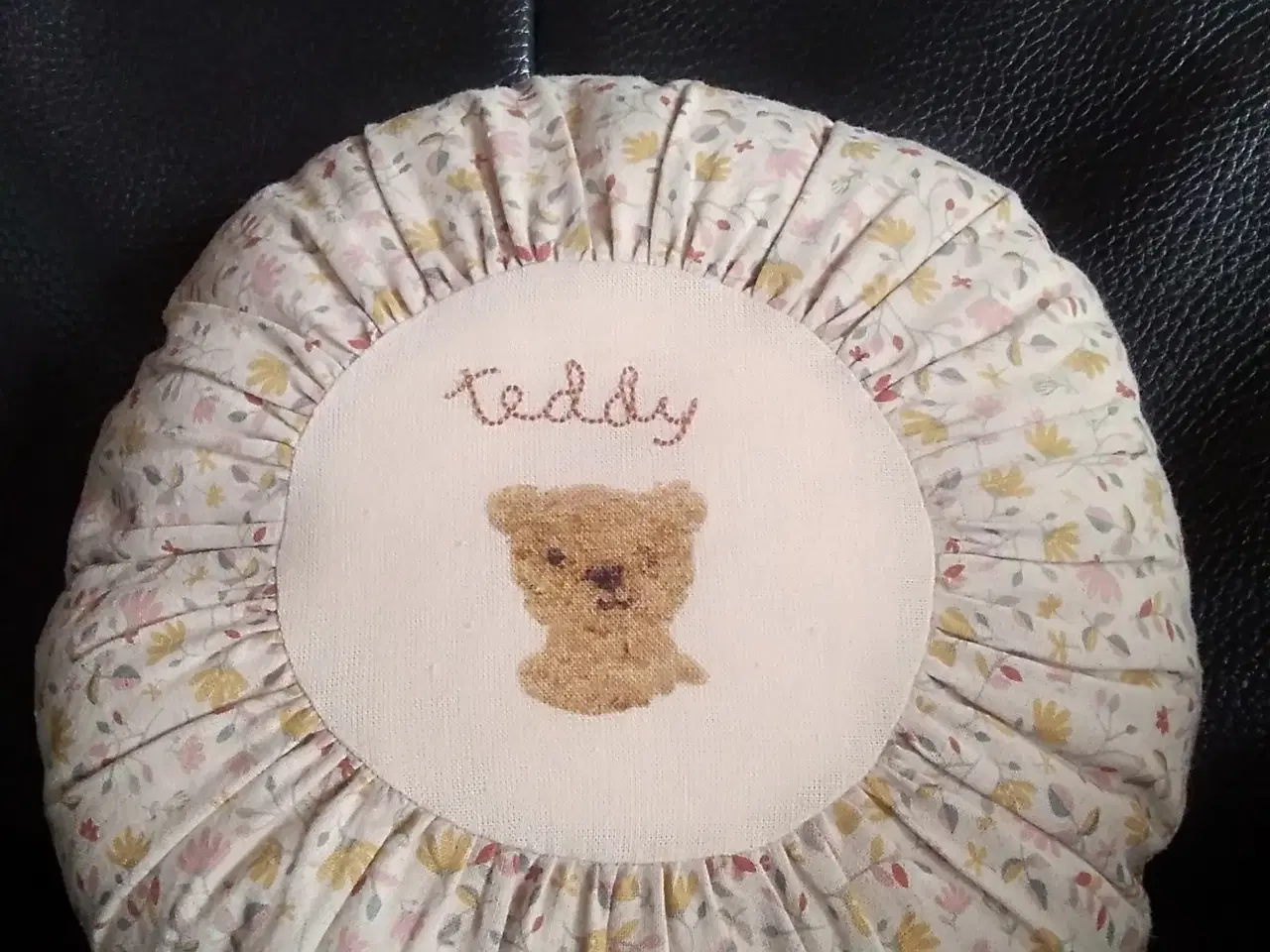 Billede 1 - Majleg Pude rund Teddy