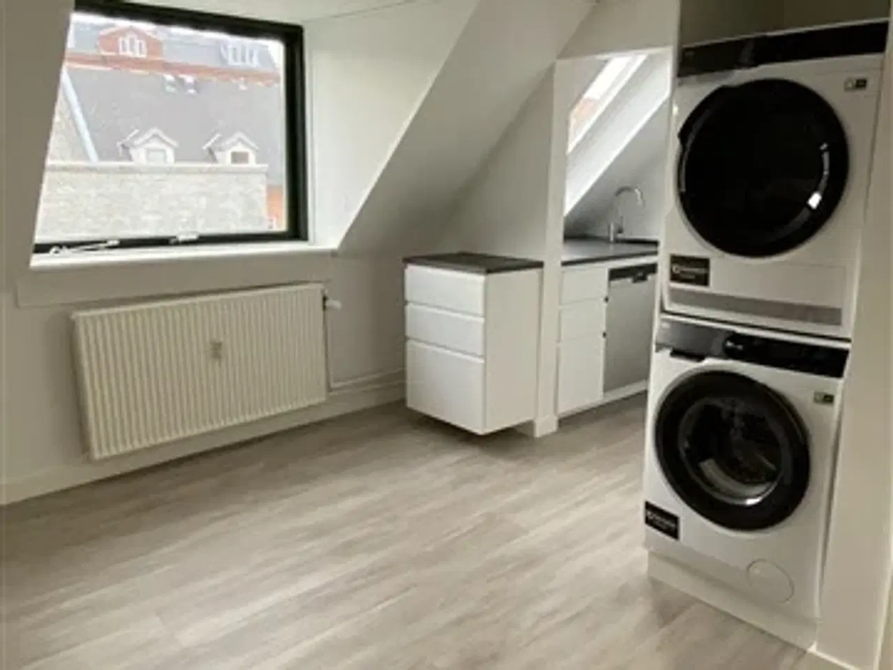 Billede 1 - 2 værelses med stor hems + premium hvidevarer med wifi, Aalborg, Nordjylland