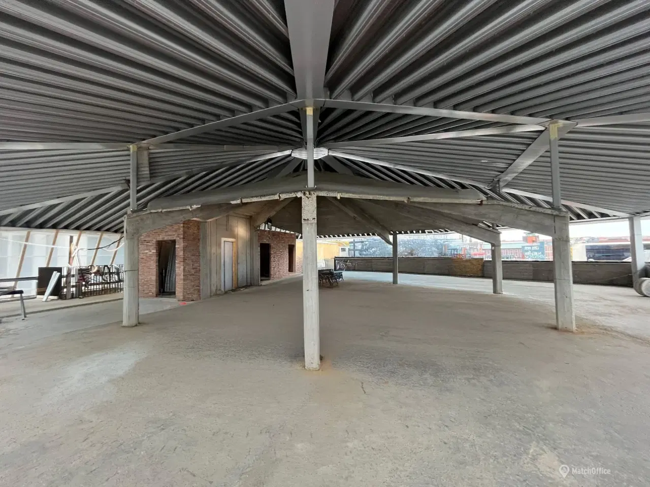 Billede 3 - Lyst og karakterfuldt kontor med havneudsigt