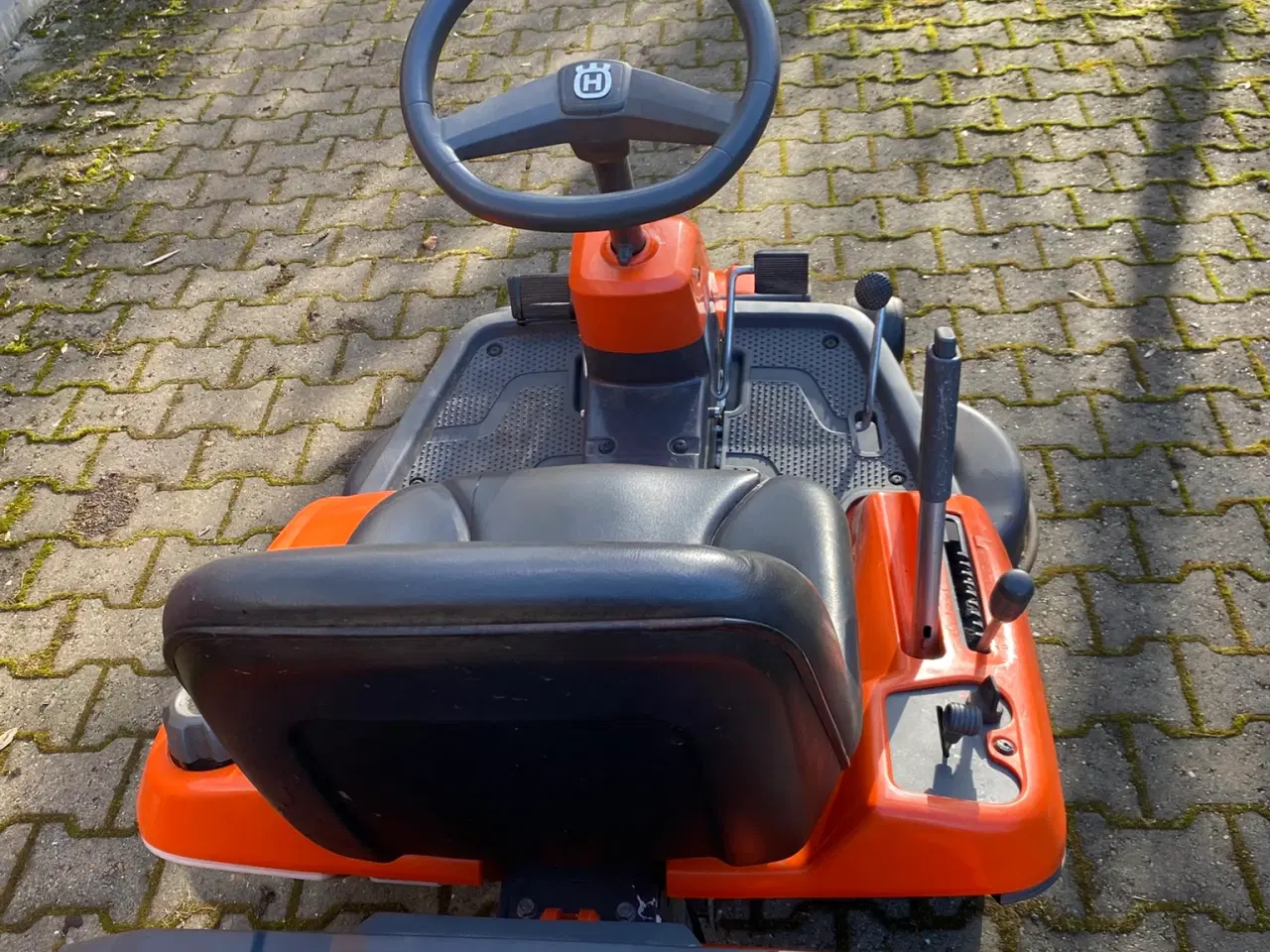 Billede 4 - Husqvarna R216 havetraktor inkl. klippebord