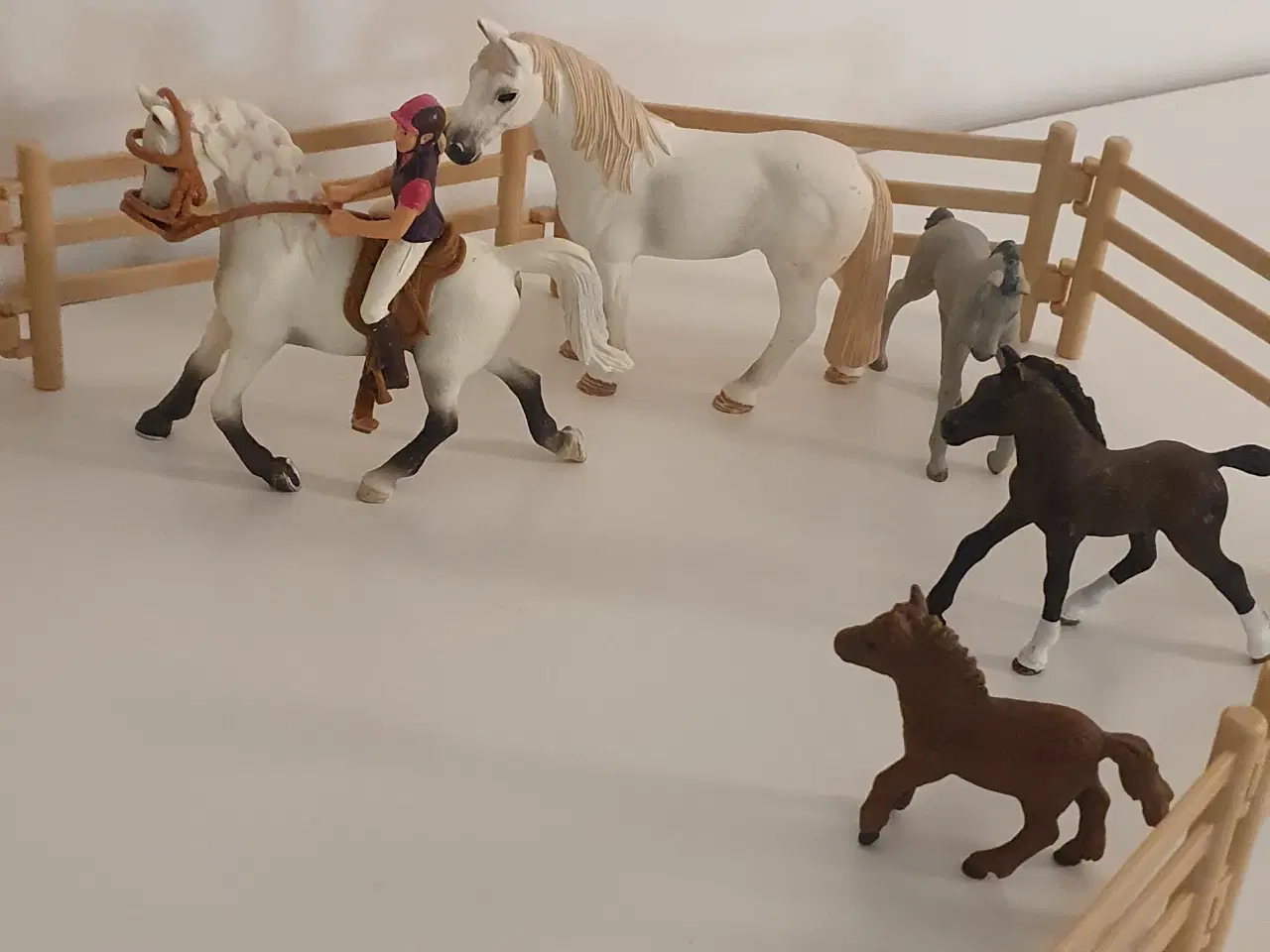Billede 3 - Schleich hestehegn, 6 heste, 1 rytter.