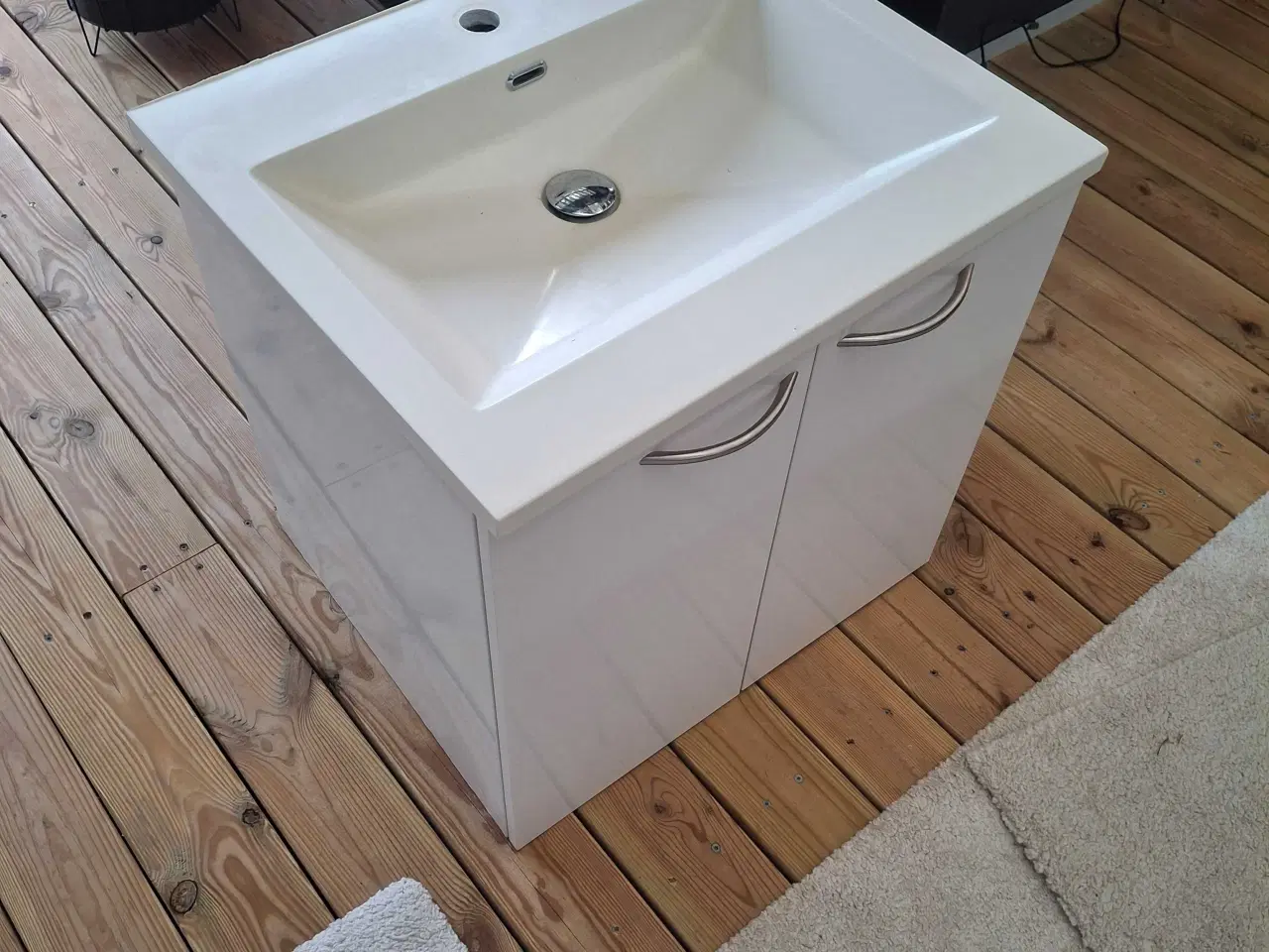 Billede 1 - HTH badeværelse skab med vask