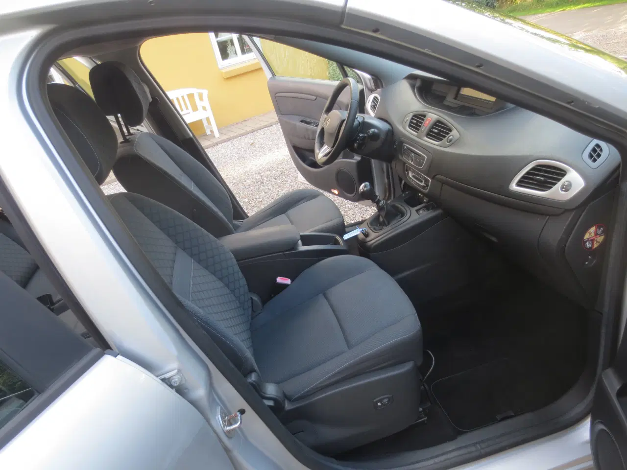 Billede 16 - Renault Scenic 1.6 i År 2010. Nysynet. 