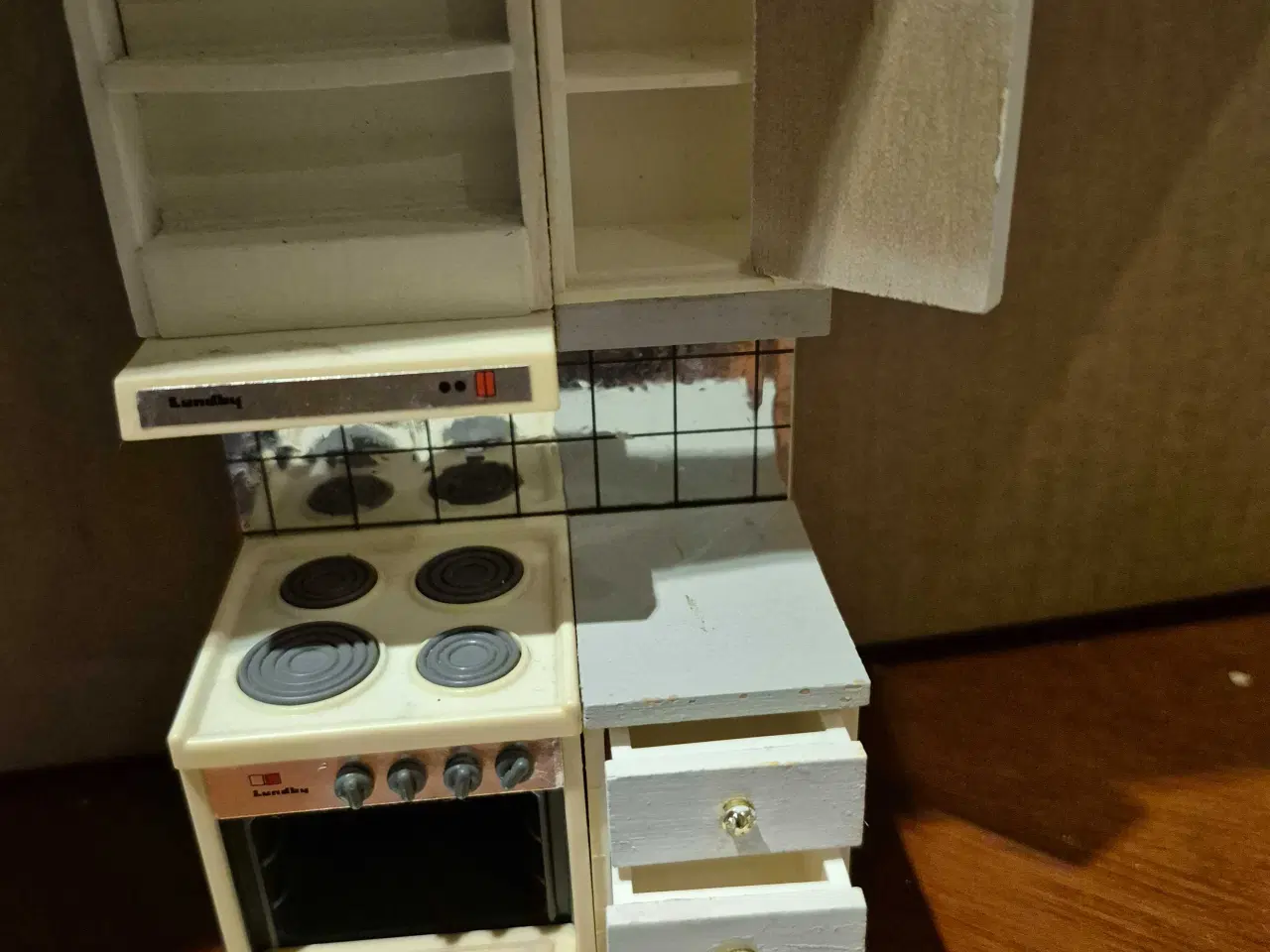 Billede 2 - Lundbu dukkehus køkken fra 1984