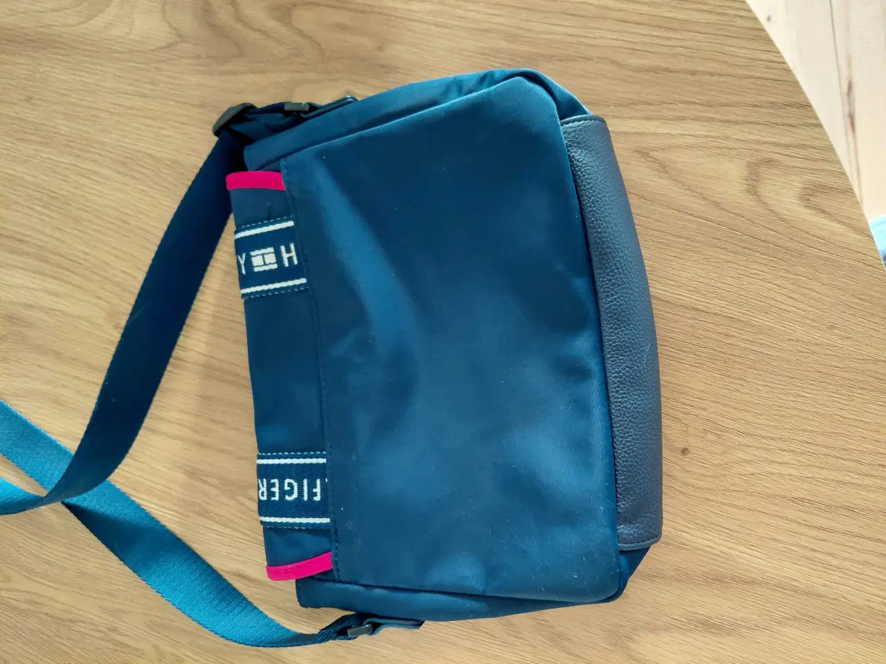 Billede 3 - Fin Tommy Hilfiger taske