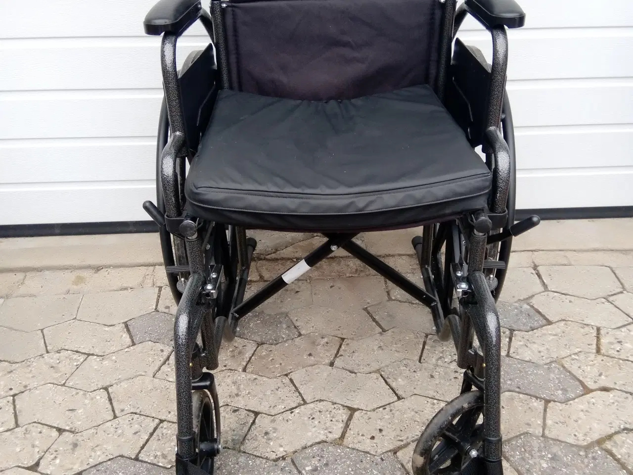 Billede 1 - Kørestol sammenklappelig, svingbare fodstøtter.