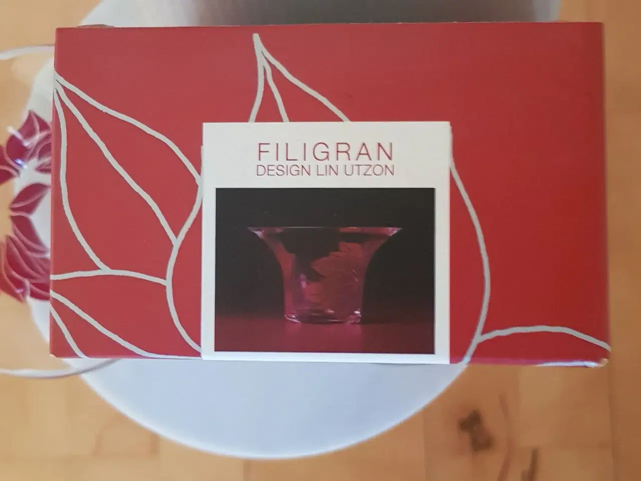 Billede 3 - Filigran Fyrfadsstage, Rød , Rosendahl 