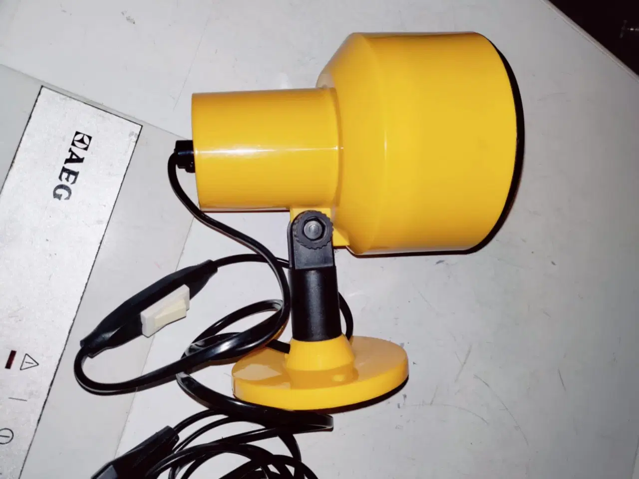 Billede 4 - super fed væglampe i fed gul farve 