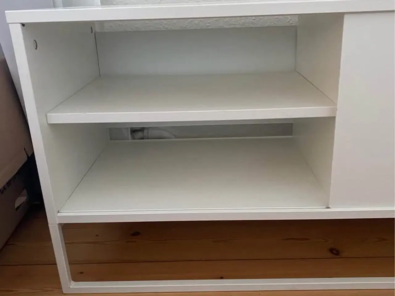 Billede 2 - Tv-bord sælges grundet flytning