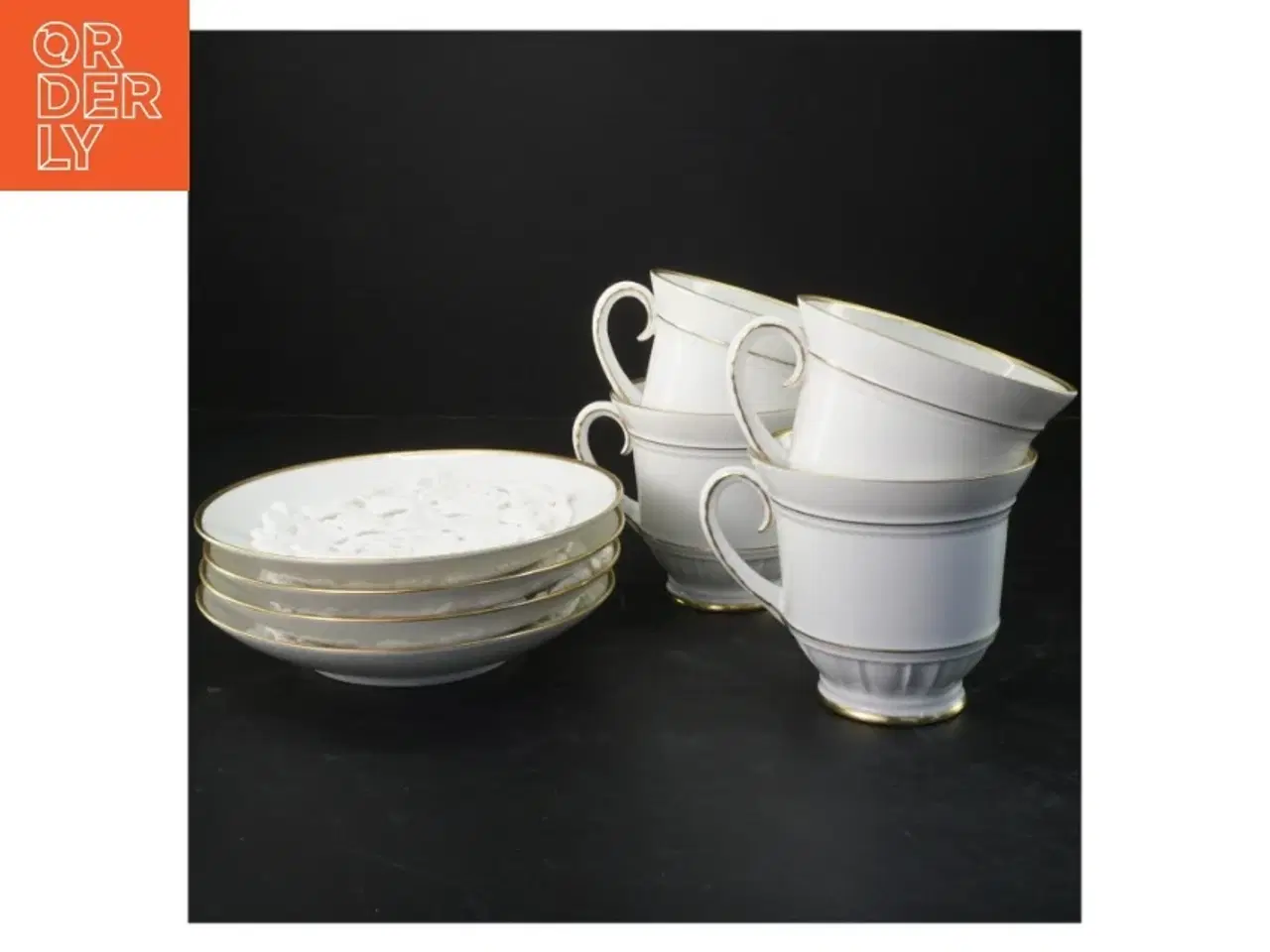 Billede 1 - Porcelænssæt med kopper og tallerkener fra B&G (str. 9x11&ø16 cm)