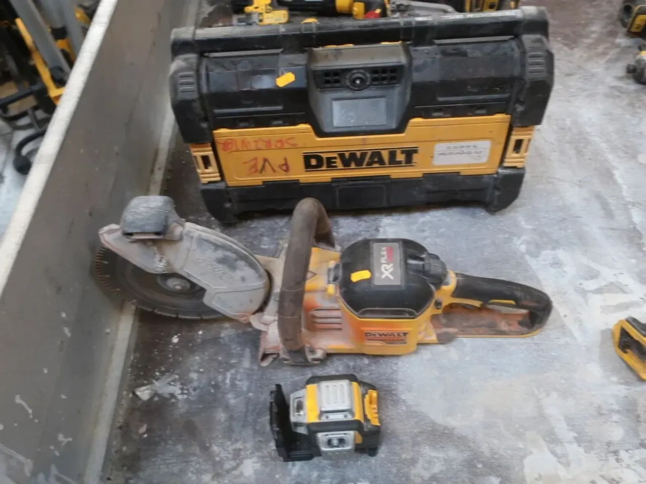 Billede 1 - 3 stk. akku håndværktøj DEWALT og lader