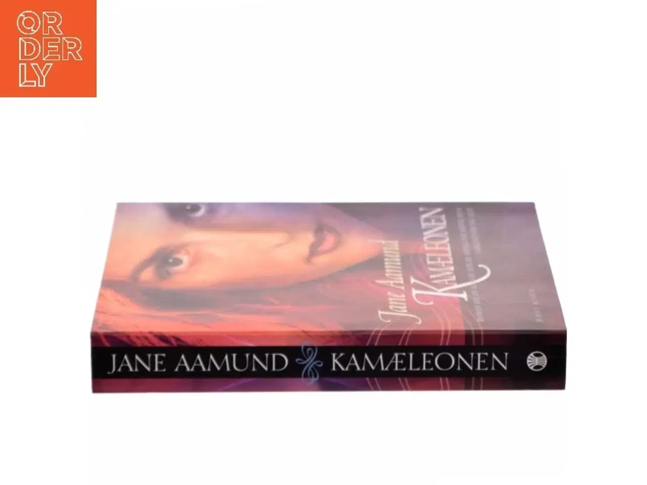 Billede 2 - Kamæleonen : roman om en kvinde, der er farlig for mænd, men farligst for sig selv af Jane Aamund (Bog)