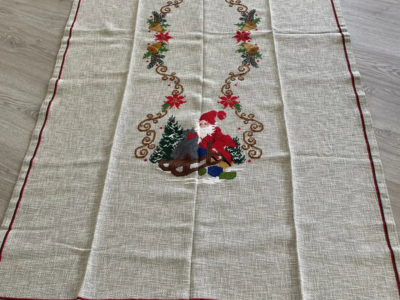 Billede 1 - Broderet juledug