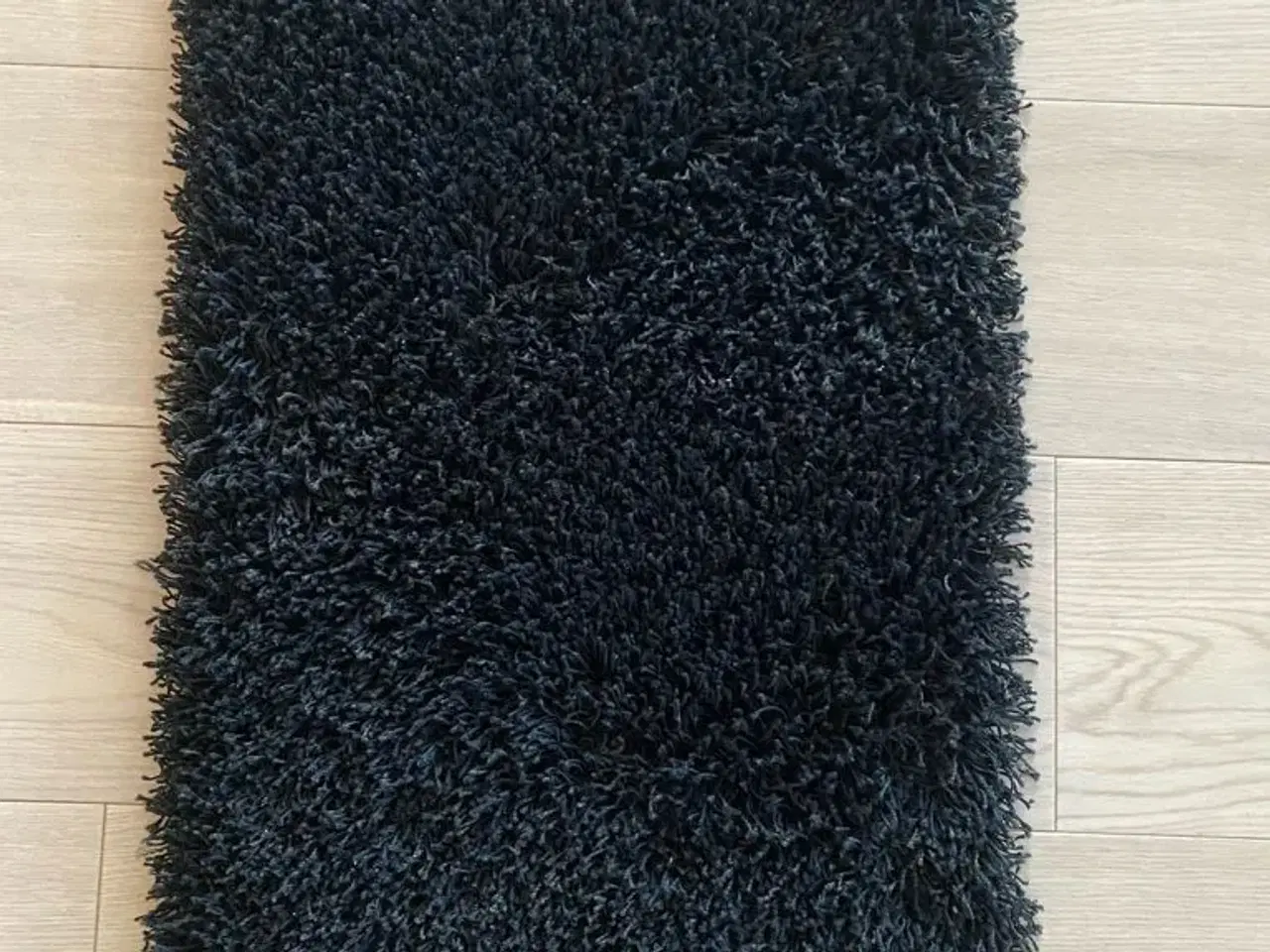 Billede 3 - Sort rya tæppe fra røg/dyrefrit hjem