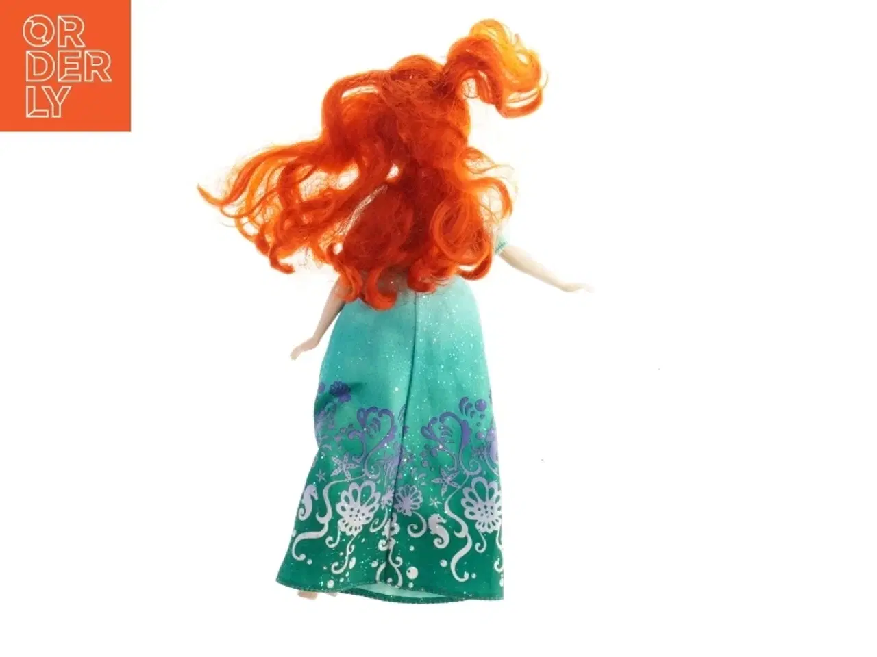 Billede 2 - Dukke med rødt hår og grøn kjole (str. 28 cm)