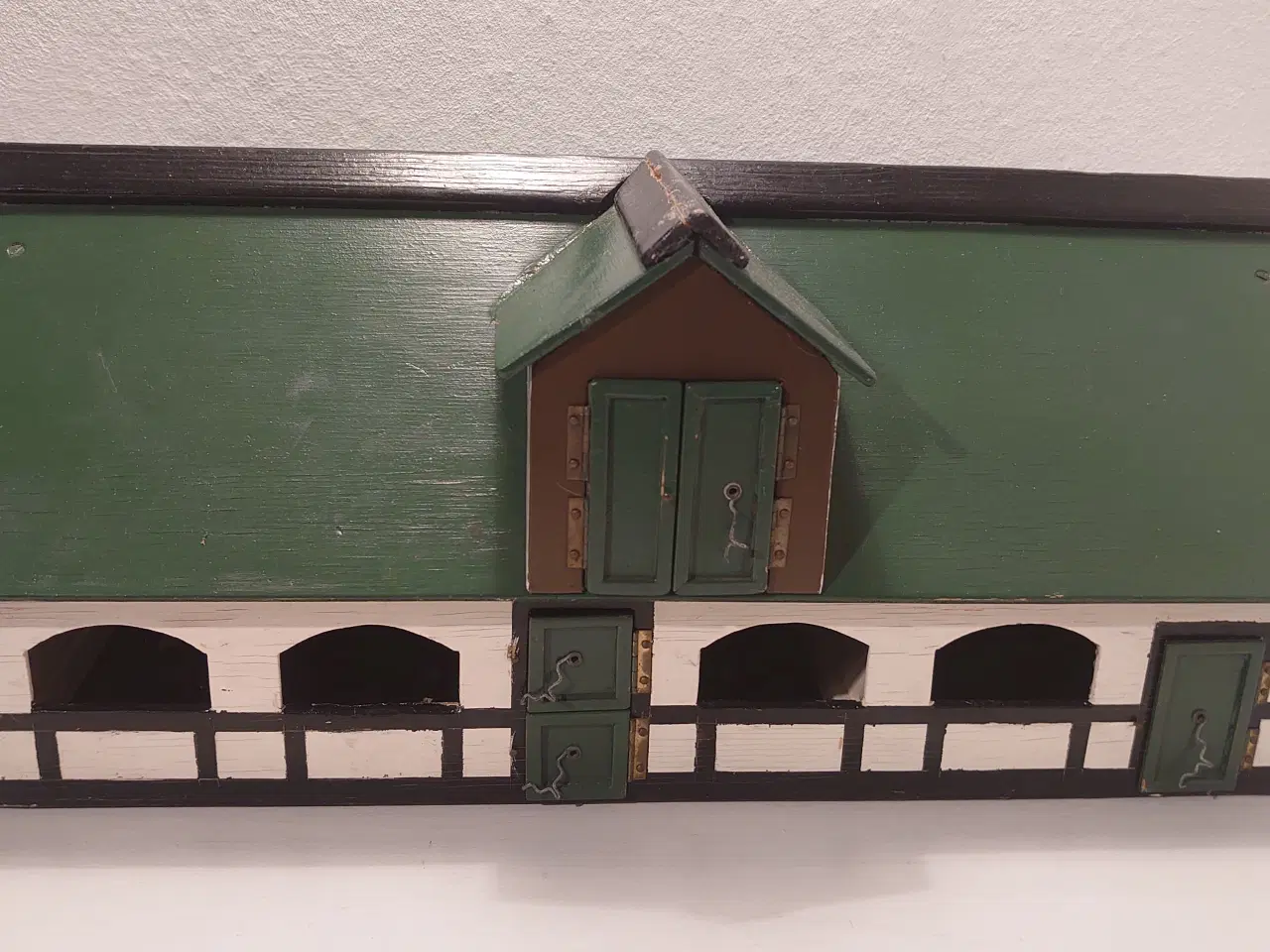 Billede 1 - Sjælden gammel gård med aft.tag og fine detaljer