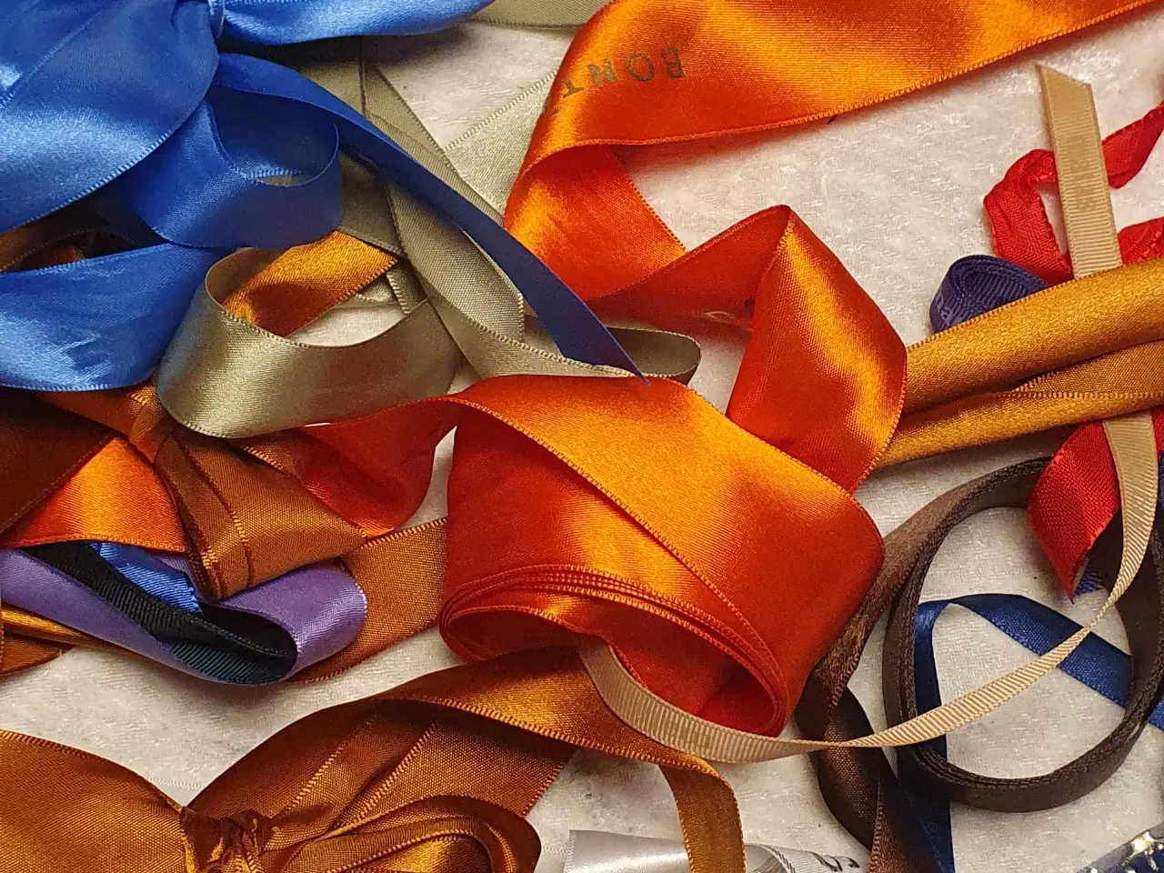 Billede 2 - Silkebånd mm