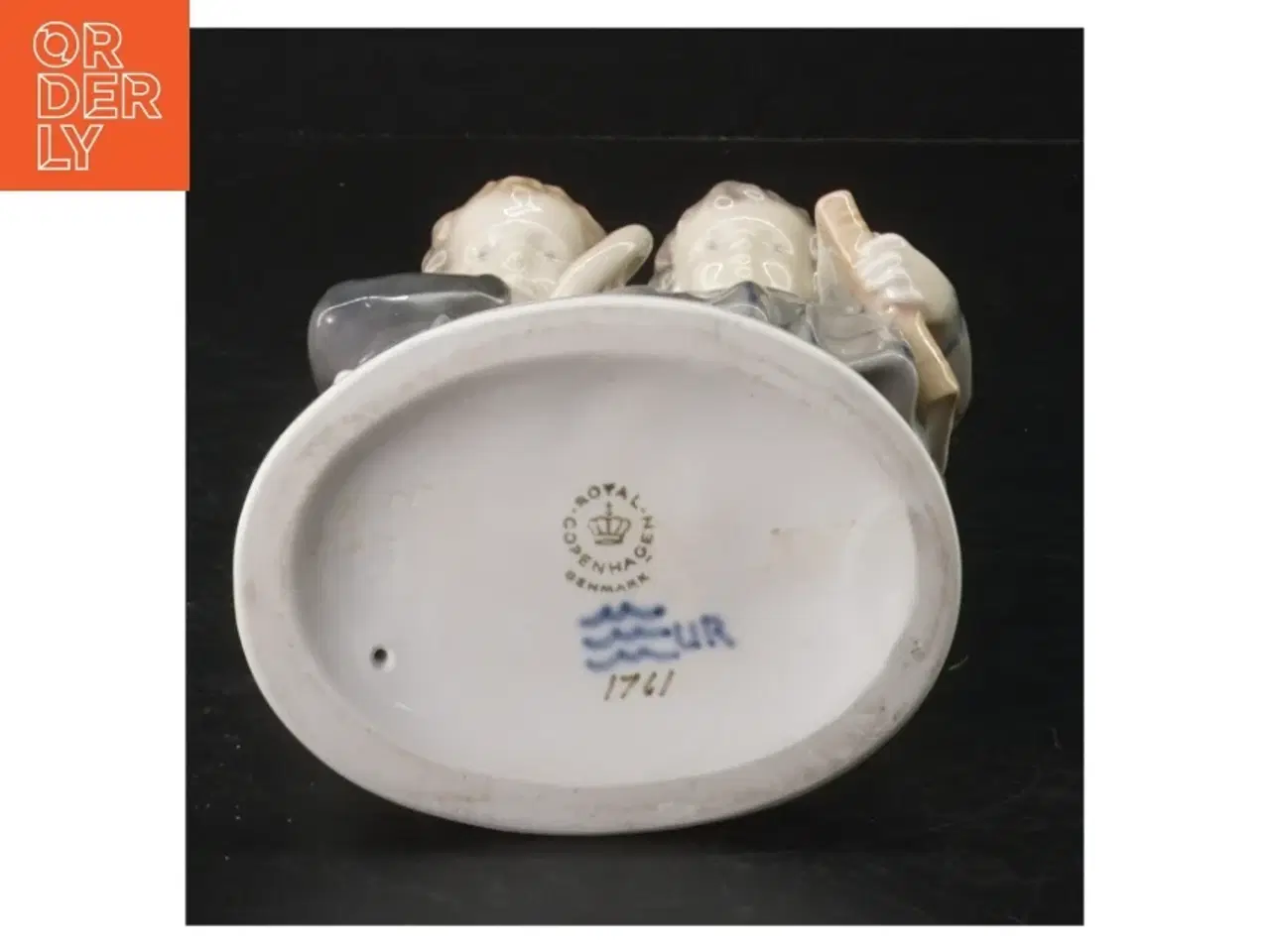 Billede 2 - Porcelænsfigur af to børn fra Royal Copenhagen (str. H. 20,5 cm)