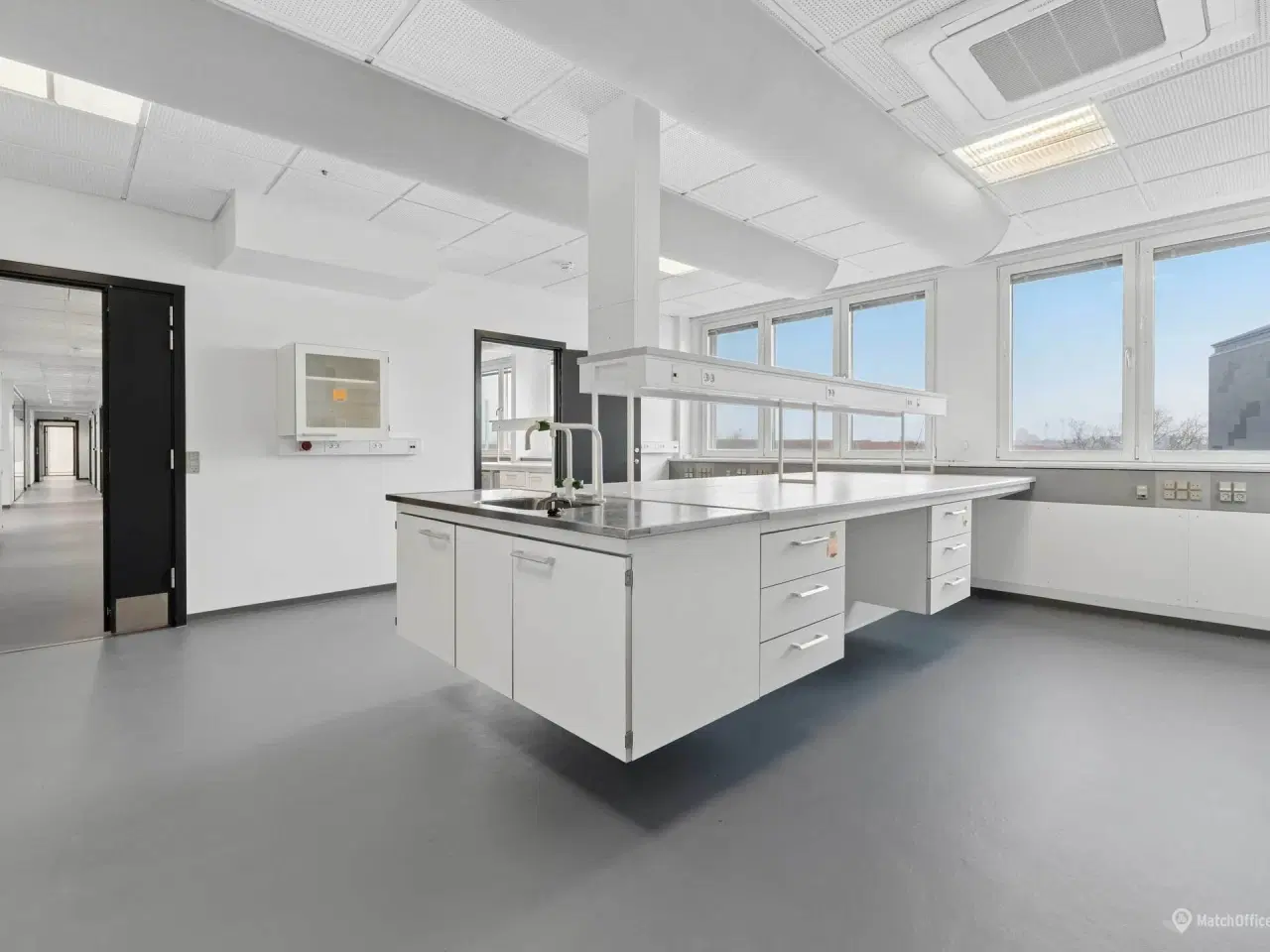 Billede 1 - Moderne og lyst laboratorium med kontor tæt på metro