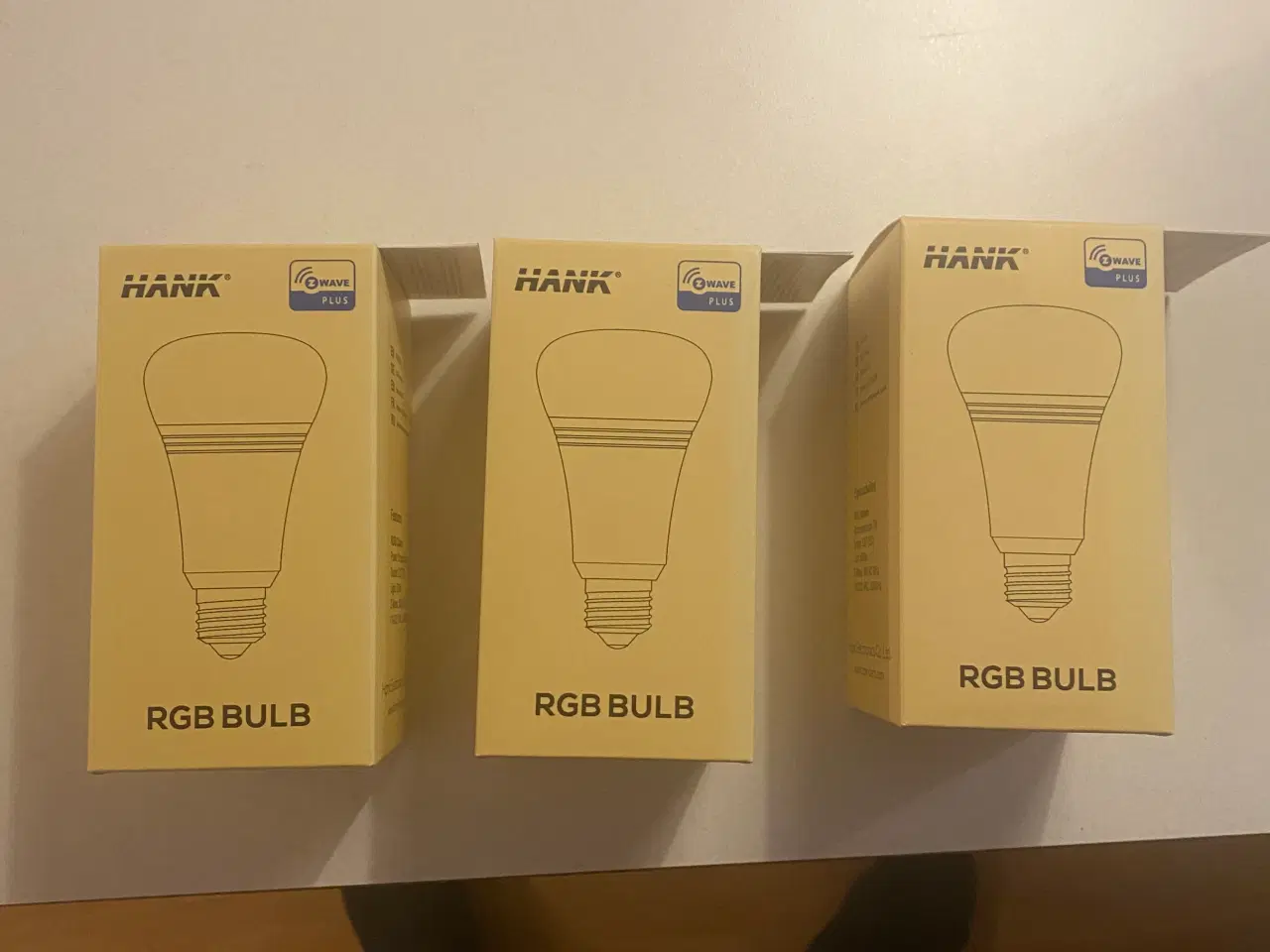 Billede 2 - 3 stk Z-Wave Plus HANK RGB bulb HNKERGB01