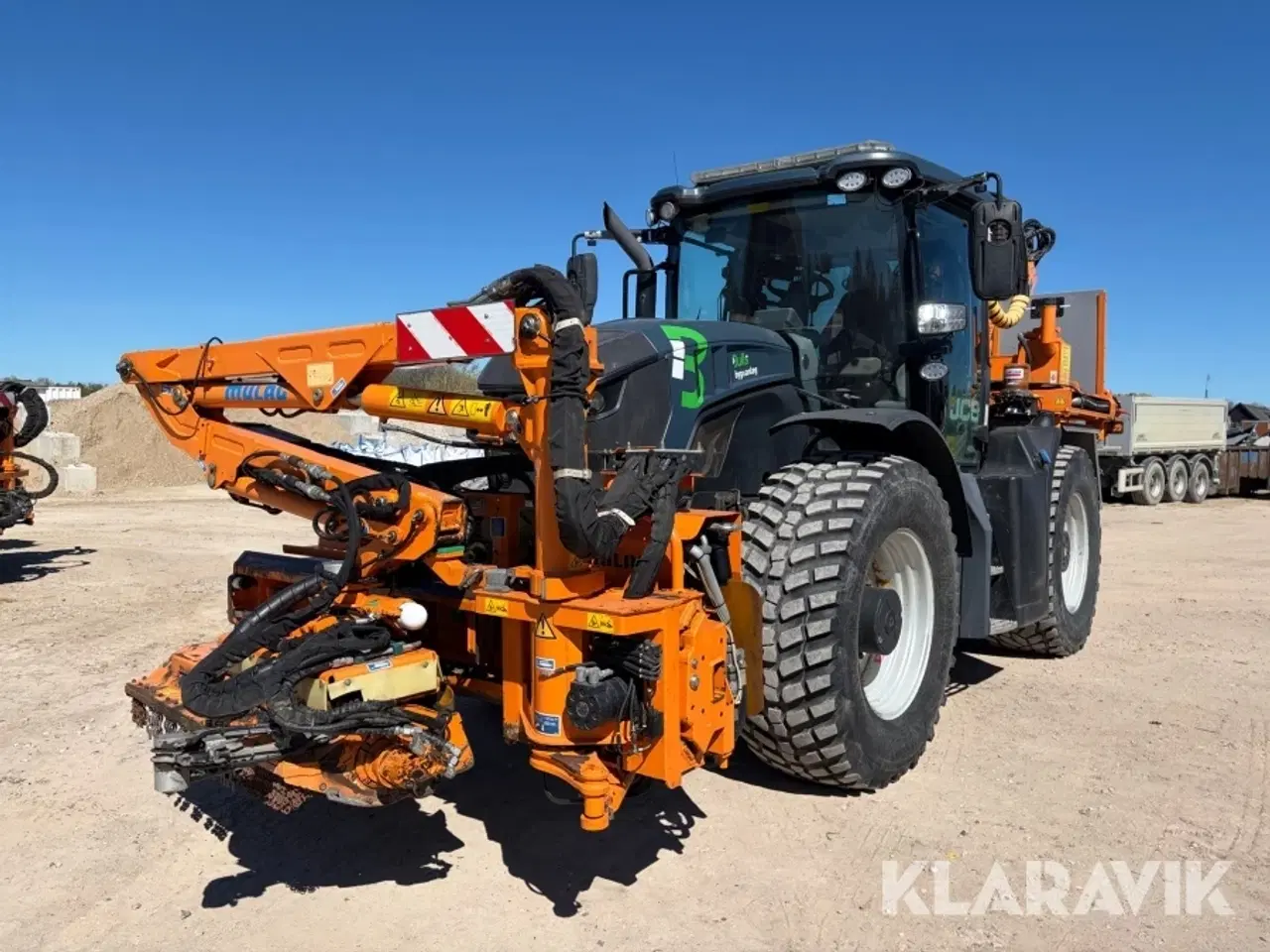 Billede 1 - Traktor JCB Fastrac med komplet MULAG klippeopsætning