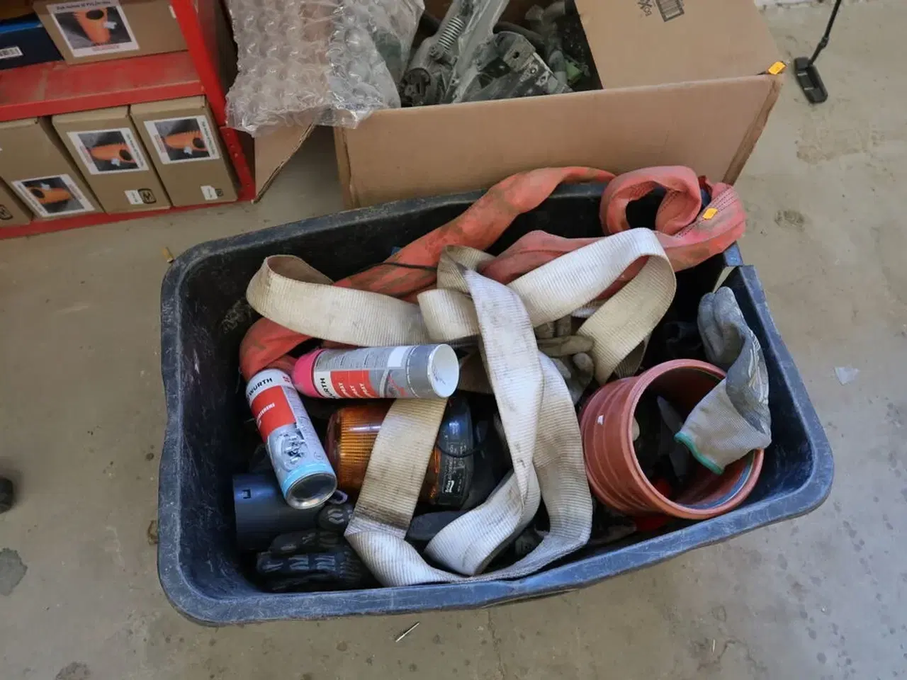 Billede 2 - Kasse med løftestroppe, samt div. Reservedele til værktøj m.m.