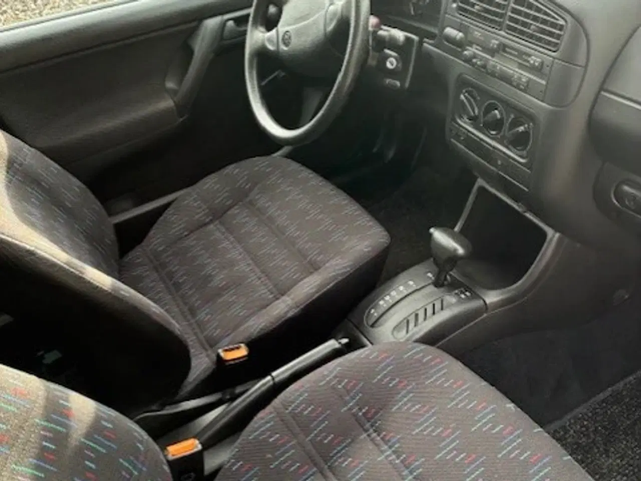 Billede 5 - Flot 5 dørs VW Golf 3, 1,8 l m/aut.gear fra 1995