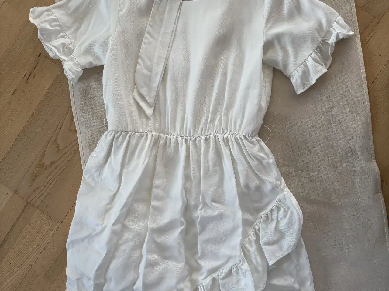 Billede 3 - Konfirmationskjole, str. 36.