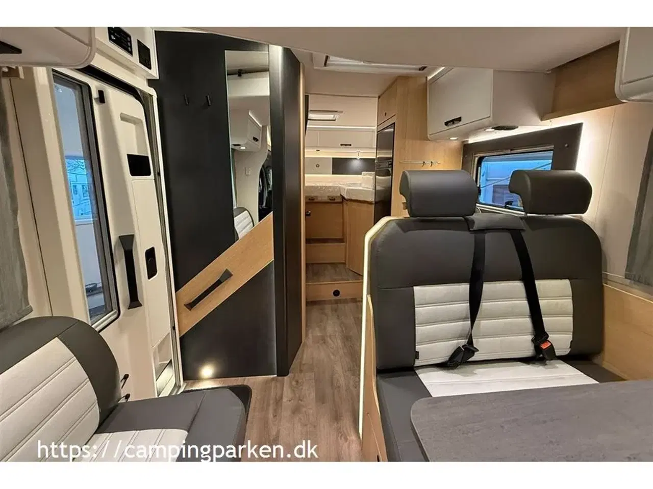 Billede 9 - 2026 - SunLight   Sunlights populære model med enkeltsenge, Adaptiv fartpilot, automatgear og sænkeseng