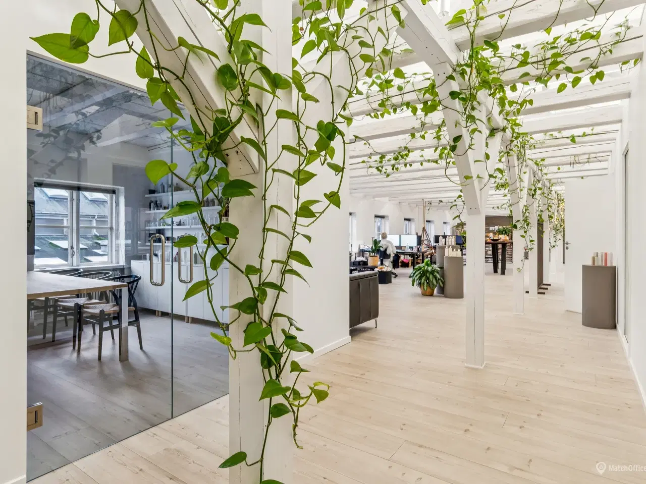 Billede 10 - Lyst og indbydende kontor med nordisk æstetik og unikke detaljer