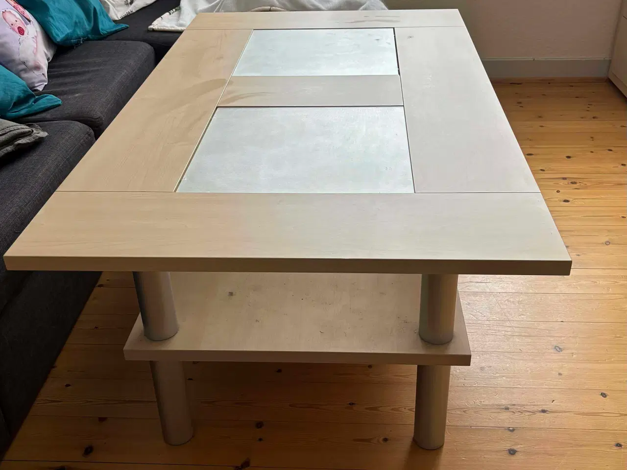 Billede 1 - Lyst stuebord /m glas