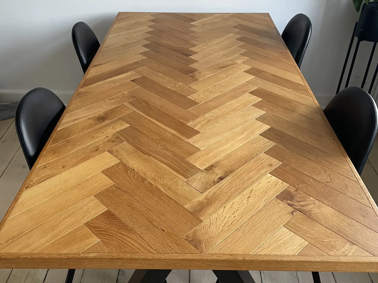 Billede 2 - Spisebord sildeben + stole (tilkøbes) 