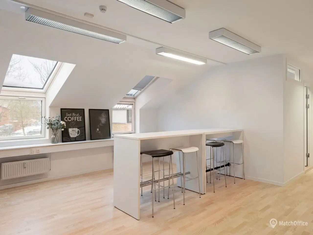 Billede 2 - Lyst og indbydende kontorlokale