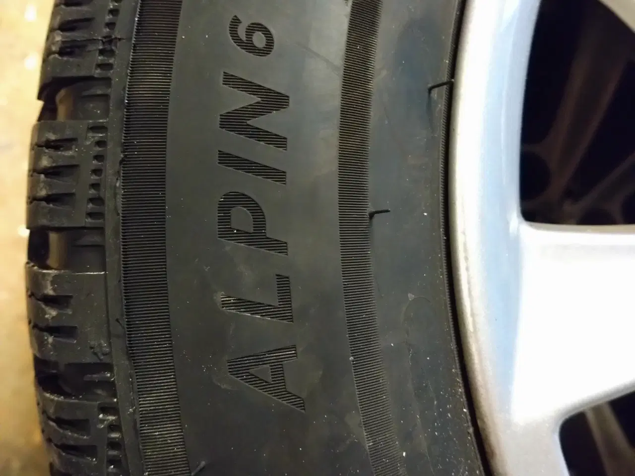 Billede 2 - BMW-fælge med vinterdæk