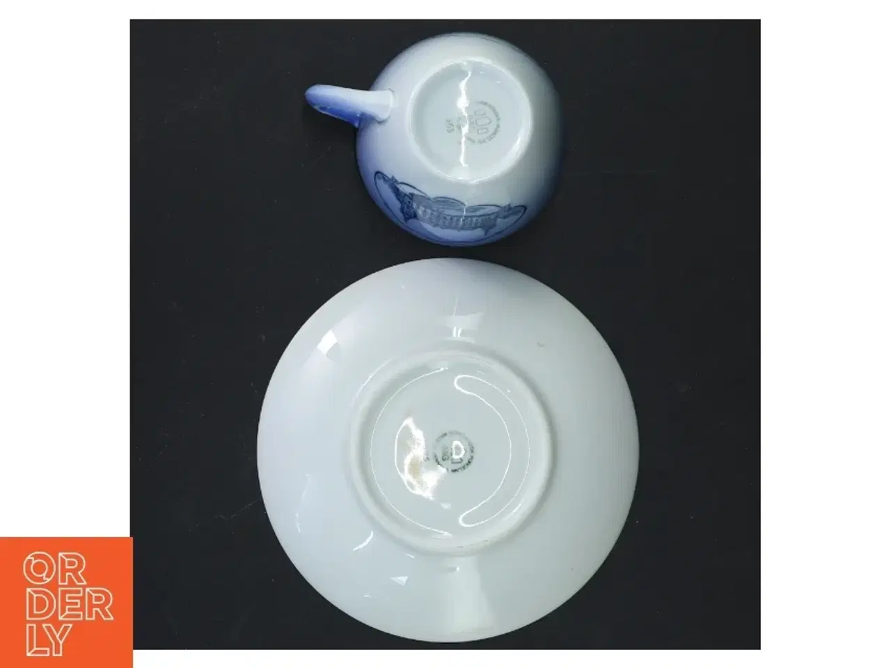 Billede 3 - Tekop-sæt med motiver af danske slotte fra Royal Copenhagen (str. 13,5 ø cm og. 7,5 ø x 6 cm)