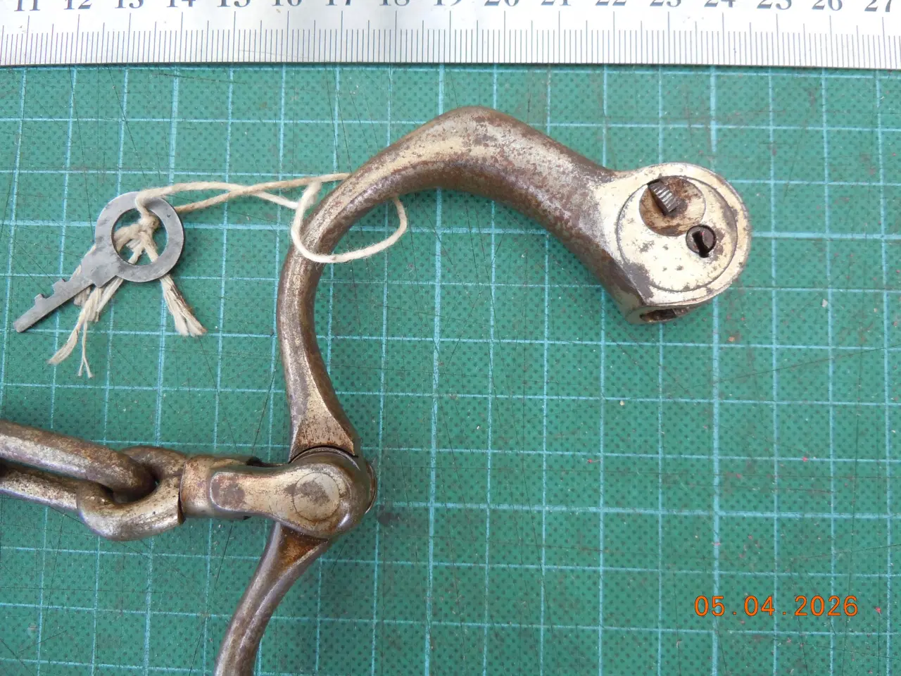 Billede 4 - Håndjern, antikke amerikanske med nøgle.