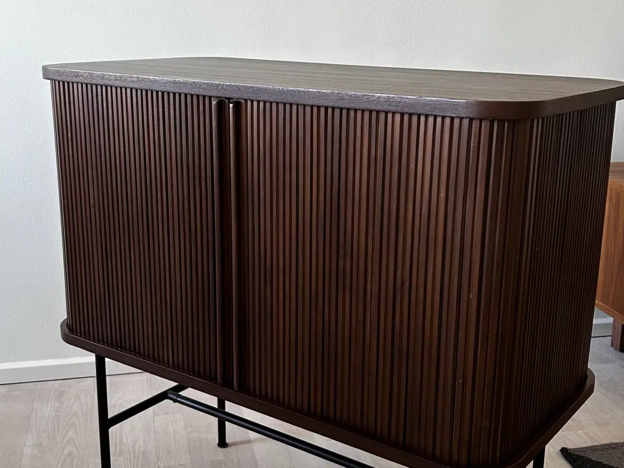 Billede 2 - Cabinet with sliding doors (H&M Home)